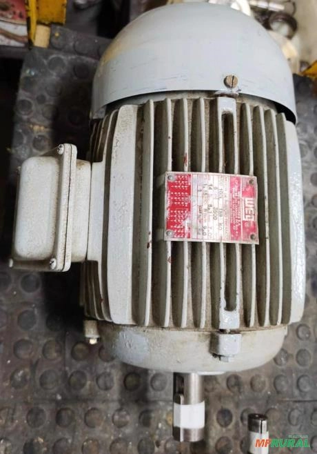 Motor elétrico trifásico WEG 5CV 2 pólos 3500rpm Imagem Motor elétrico trifásico WEG 5CV 2 pólos 3500rpm
