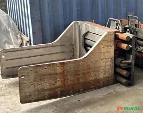 GARRA HIDRÁULICA PARA EMPILHADEIRAS PARA FARDOS SAUR GHS60 ANO 2018 Imagem GARRA HIDRÁULICA PARA EMPILHADEIRAS PARA FARDOS SAUR GHS60 ANO 2018