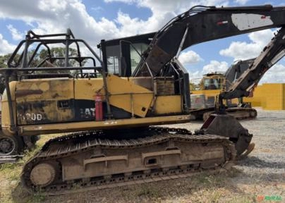 ESCAVADEIRA FLORESTAL CAT 320DFM ANO 2012, HORIMETRO 6.100HS, IMPLEMENTO GARRA TRACADORA Imagem ESCAVADEIRA FLORESTAL CAT 320DFM ANO 2012, HORIMETRO 6.100HS, IMPLEMENTO GARRA TRACADORA