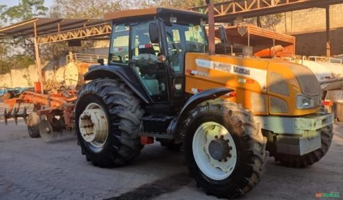 TRATOR AGRÍCOLA VALTRA BM145 4X4 ANO 2014, DE ÚNICO DONO, NF DE ORIGEM Imagem TRATOR AGRÍCOLA VALTRA BM145 4X4 ANO 2014, DE ÚNICO DONO, NF DE ORIGEM