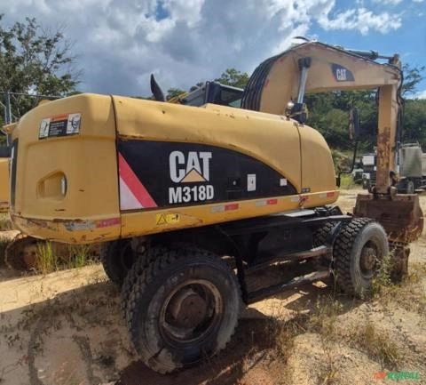 ESCAVADEIRA DE RODAS CATERPILLAR M318 ANO 2015, COM 12.900 HORAS TRABALHADAS Imagem ESCAVADEIRA DE RODAS CATERPILLAR M318 ANO 2015, COM 12.900 HORAS TRABALHADAS