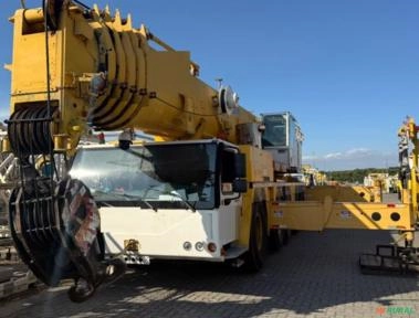 GUINDASTE LIEBHERR MODELO LTM1220 CAPACIDADE 220 TON, ANO/MOD 2006/2007, COM 43.000 KM Imagem GUINDASTE LIEBHERR MODELO LTM1220 CAPACIDADE 220 TON, ANO/MOD 2006/2007, COM 43.000 KM