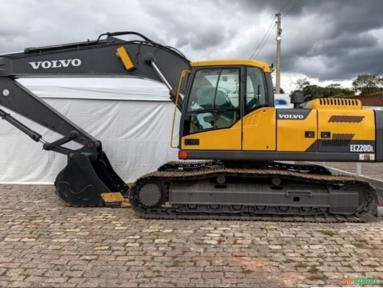 ESCAVADEIRA VOLVO, MODELO EC220DL, ANO DE FABRICAÇÃO 2014, 26.000HS TRABALHADAS Imagem ESCAVADEIRA VOLVO, MODELO EC220DL, ANO DE FABRICAÇÃO 2014, 26.000HS TRABALHADAS