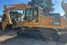ESCAVADEIRA KOMATSU, MODELO PC200, ANO 2012, 12.000 HORAS TRABALHADAS, PESO OPERACIONAL 21.000 KG Imagem ESCAVADEIRA KOMATSU, MODELO PC200, ANO 2012, 12.000 HORAS TRABALHADAS, PESO OPERACIONAL 21.000 KG