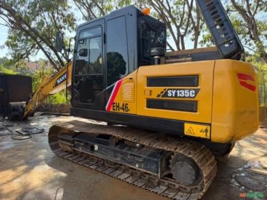 ESCAVADEIRA SANY, MODELO SY135C, ANO 2025, ÚNICO DONO, NF DE ORIGEM, SEMI NOVA, COM APENAS 1.600 HS Imagem ESCAVADEIRA SANY, MODELO SY135C, ANO 2025, ÚNICO DONO, NF DE ORIGEM, SEMI NOVA, COM APENAS 1.600 HS