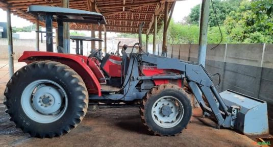 TRATOR AGRÍCOLA MASSEY FERGUSON, MODELO 4275 4X4, ANO 2013, ÚNICO DONO, NF DE ORIGEM, 6.000 HORAS TR Imagem TRATOR AGRÍCOLA MASSEY FERGUSON, MODELO 4275 4X4, ANO 2013, ÚNICO DONO, NF DE ORIGEM, 6.000 HORAS TR