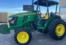 TRATOR AGRÍCOLA JOHN DEERE 5060E ANO 2025, SEMINOVO, PLATAFORMADO, COM 1.400 HORAS TRABALHADAS, TOTA Imagem TRATOR AGRÍCOLA JOHN DEERE 5060E ANO 2025, SEMINOVO, PLATAFORMADO, COM 1.400 HORAS TRABALHADAS, TOTA