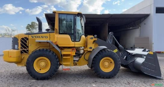 PÁ CARREGADEIRA VOLVO L90F ANO 2024, SEMINOVA, APENAS 3.000HS TRABALHADAS, PESO OPERACIONAL 15T Imagem PÁ CARREGADEIRA VOLVO L90F ANO 2024, SEMINOVA, APENAS 3.000HS TRABALHADAS, PESO OPERACIONAL 15T