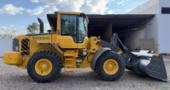 PÁ CARREGADEIRA VOLVO L90F ANO 2024, SEMINOVA, APENAS 3.000HS TRABALHADAS, PESO OPERACIONAL 15T Imagem PÁ CARREGADEIRA VOLVO L90F ANO 2024, SEMINOVA, APENAS 3.000HS TRABALHADAS, PESO OPERACIONAL 15T