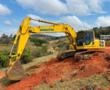 ESCAVADEIRA KOMATSU, MODELO PC240, ANO 2013, COM 17.000HS TRABALHADAS, PESO OPERACIONAL 25.400KG, EQ Imagem ESCAVADEIRA KOMATSU, MODELO PC240, ANO 2013, COM 17.000HS TRABALHADAS, PESO OPERACIONAL 25.400KG, EQ