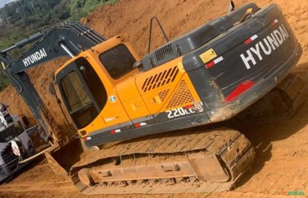 ESCAVADEIRA HYUNDAI, MODELO ROBEX 220LC-9 , ANO 2013, ÚNICO DONO, NF DE ORIGEM, COM 1PESO OPERACIONA Imagem ESCAVADEIRA HYUNDAI, MODELO ROBEX 220LC-9 , ANO 2013, ÚNICO DONO, NF DE ORIGEM, COM 1PESO OPERACIONA