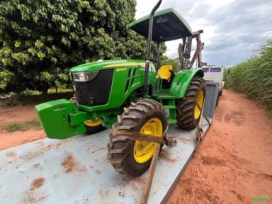 Trator John Deere 5090E 2023 sem cabine — 1.200 horas Imagem Trator John Deere 5090E 2023 sem cabine — 1.200 horas