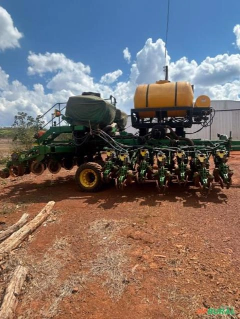 PLANTADEIRA MARCA JOHN DEERE,MODELO DB 25X50CM, ANO 2017, COM DESLIGAMENTO DE SEÇÃO Imagem PLANTADEIRA MARCA JOHN DEERE,MODELO DB 25X50CM, ANO 2017, COM DESLIGAMENTO DE SEÇÃO