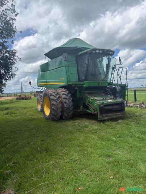 Colheitadeira John Deere 9770 STS c/ Plataformas de Soja e Milho Imagem Colheitadeira John Deere 9770 STS c/ Plataformas de Soja e Milho