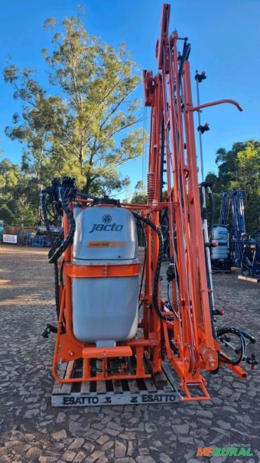 PULVERIZADOR JACTO 800 LITROS, BARRA 18 METROS Imagem PULVERIZADOR JACTO 800 LITROS, BARRA 18 METROS