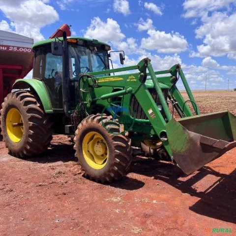 Trator John Deere 6130J (Ano 2015) com 4.097 horas com Conjunto Frontal 673 Imagem Trator John Deere 6130J (Ano 2015) com 4.097 horas com Conjunto Frontal 673
