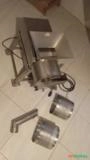 DESPOLPADEIRA DE FRUTAS INOX 150 KG/HORA - MAXMACHINE Imagem DESPOLPADEIRA DE FRUTAS INOX 150 KG/HORA - MAXMACHINE