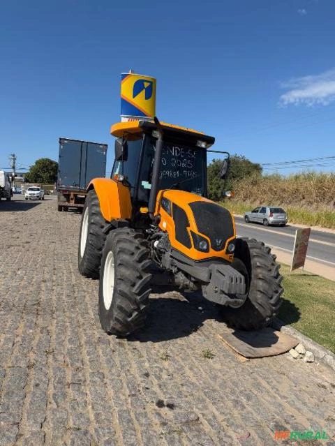 Vende-se trator Valtra A950R Imagem Vende-se trator Valtra A950R