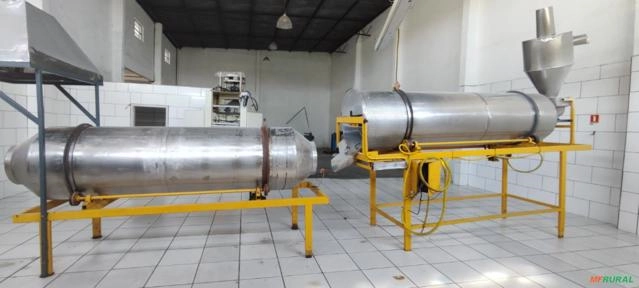 Linha de secagem/tostagem. Equipamento industrial em inox, pronto para uso. Imagem Linha de secagem/tostagem. Equipamento industrial em inox, pronto para uso.