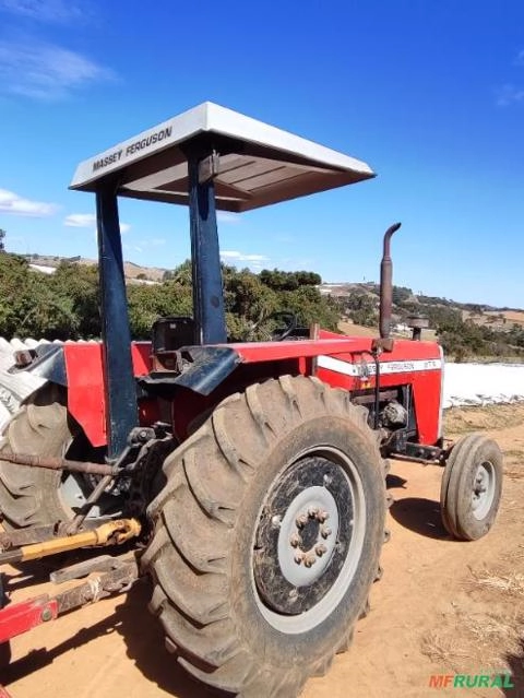 Vendo trator Massey Ferguson 275 ano 1998 trator em perfeito estado de conservação Imagem Vendo trator Massey Ferguson 275 ano 1998 trator em perfeito estado de conservação