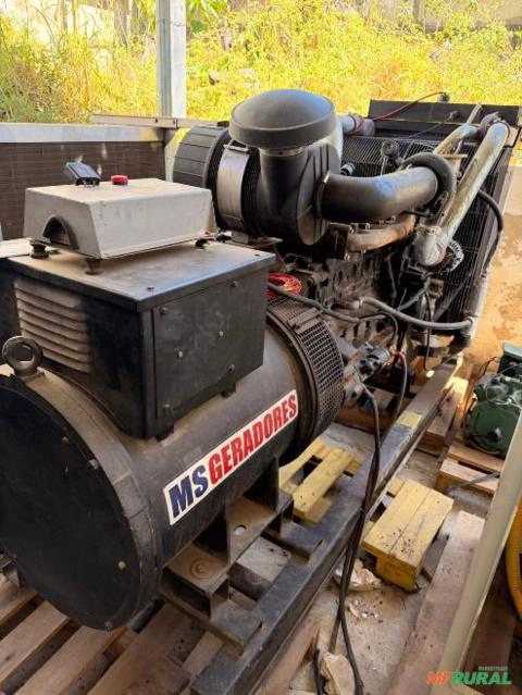 Grupo Gerador Diesel FPT/Iveco 220 kVA – 260 CV – 220/127V – Ano 2013 Imagem Grupo Gerador Diesel FPT/Iveco 220 kVA – 260 CV – 220/127V – Ano 2013