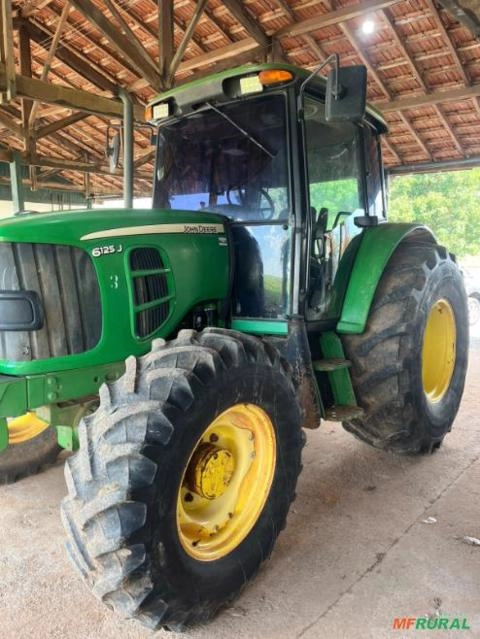 Trator John Deere 6125J 4x4 (Ano 2014) - 125 cv Imagem Trator John Deere 6125J 4x4 (Ano 2014) - 125 cv