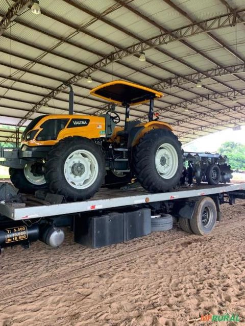 TRATOR AGRICOLA A800R 4X4 Imagem TRATOR AGRICOLA A800R 4X4