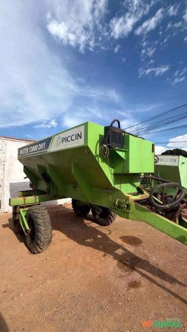 Distribuidor de Adubo e Calcário Master DH1 12000 Ano 2022 Imagem Distribuidor de Adubo e Calcário Master DH1 12000 Ano 2022