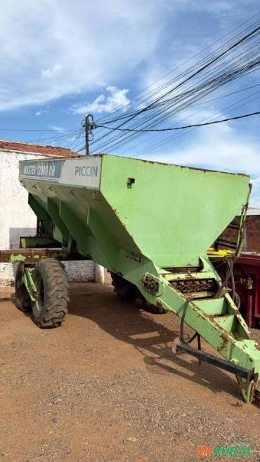 Distribuidor de Adubo e Calcário Master DH1 12000 Ano 2019 Imagem Distribuidor de Adubo e Calcário Master DH1 12000 Ano 2019