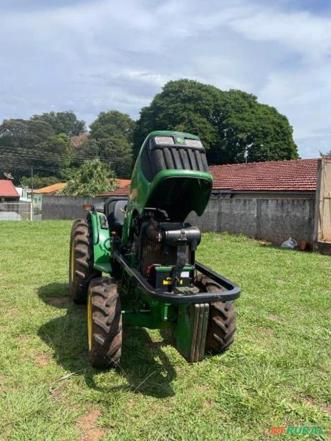 Trator John Deere 5075EF 2017 Imagem Trator John Deere 5075EF 2017