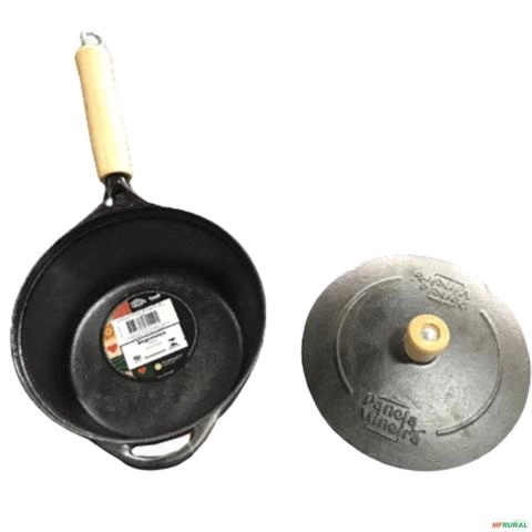 Imagem CAÇAROLA EMILLY CABO DE MADEIRA E TAMPA DE FERRO 16X20CM 2,2L CAÇAROLA/112 90240 Imagem CAÇAROLA EMILLY CABO DE MADEIRA E TAMPA DE FERRO 16X20CM 2,2L CAÇAROLA/112 90240