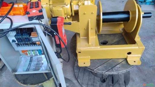 GUINCHO 1TON. ARRASTE E ENCALHE Imagem GUINCHO 1TON. ARRASTE E ENCALHE