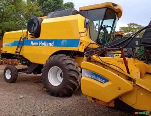 Colheitadeira New Holland TC 5070 2009 Imagem Colheitadeira New Holland TC 5070 2009