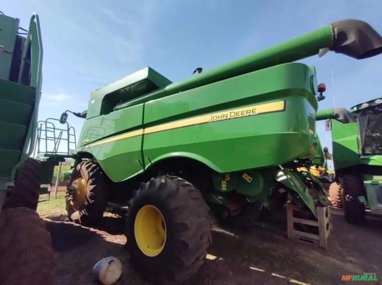 COLHEITADEIRA JOHN DEERE S540 Imagem COLHEITADEIRA JOHN DEERE S540