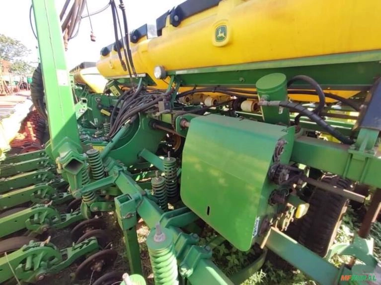PLANTADEIRA JOHN DEERE / MODELO 1109 Imagem PLANTADEIRA JOHN DEERE / MODELO 1109