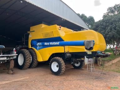 Colheitadeira New Holland, modelo CS 660, ano 2009 Imagem Colheitadeira New Holland, modelo CS 660, ano 2009