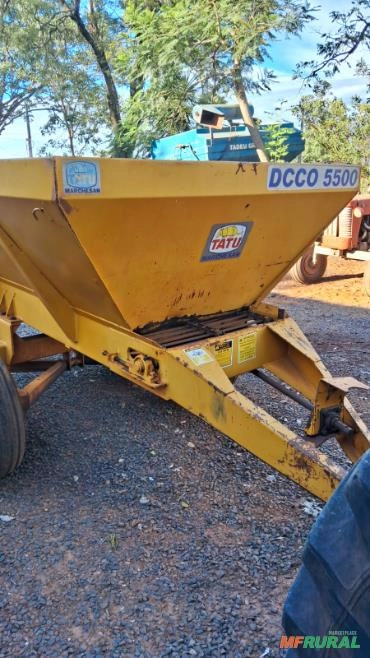 Distribuidor de Calcário Tatu DCCO 5500 Ano 2011 | Esteira 80 cm | Pneus 11L15 Imagem Distribuidor de Calcário Tatu DCCO 5500 Ano 2011 | Esteira 80 cm | Pneus 11L15