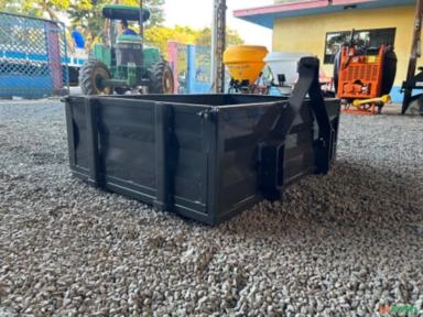 Plataforma hidráulica traseira reforçada Marca: JPM >novo com guardas de fechamento Imagem Plataforma hidráulica traseira reforçada Marca: JPM >novo com guardas de fechamento