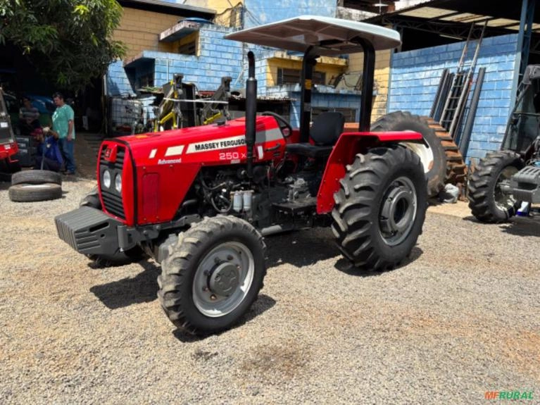Trator Massey Ferguson 250Xe Advanced 4X4 Ano 2014 Em Artur 770388 trator-massey-ferguson-250xe-advanced-4x4-ano-2014-em-artur-770388