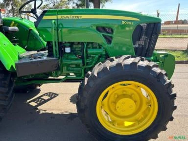 Trator John Deere 5078E 4X4 Ano 2016