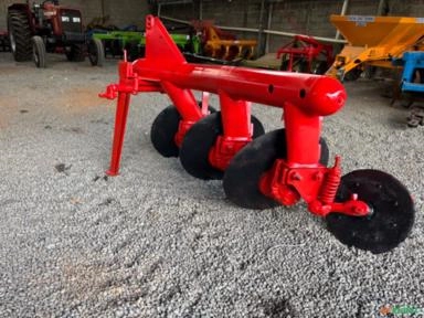 Imagem Arado Marca Massey Ferguson de 3 discos Imagem Arado Marca Massey Ferguson de 3 discos