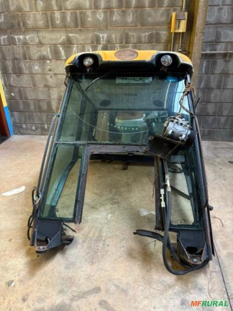 Imagem Cabine Marca: Agroleite para tratores Valtra Modelo: A750, A850 e A950 geração 1 do ano 2009 a 2014 Imagem Cabine Marca: Agroleite para tratores Valtra Modelo: A750, A850 e A950 geração 1 do ano 2009 a 2014