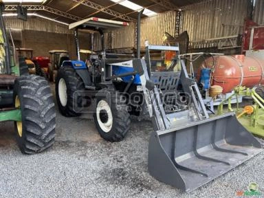 Trator New Holland TL75E 4x4 Ano 2005 com conjunto de concha dianteiro novo Imagem Trator New Holland TL75E 4x4 Ano 2005 com conjunto de concha dianteiro novo