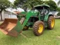 Trator John Deere 6300 4x4 2001 com lâmina e concha Stara Imagem Trator John Deere 6300 4x4 2001 com lâmina e concha Stara