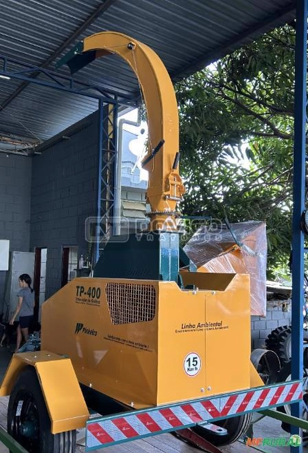 Triturador de Galhos para trator Pinheiro TP 400 Imagem Triturador de Galhos para trator Pinheiro TP 400