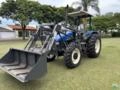 Trator New Holland TL75E 4x4 2005 com conjunto de concha dianteiro Imagem Trator New Holland TL75E 4x4 2005 com conjunto de concha dianteiro