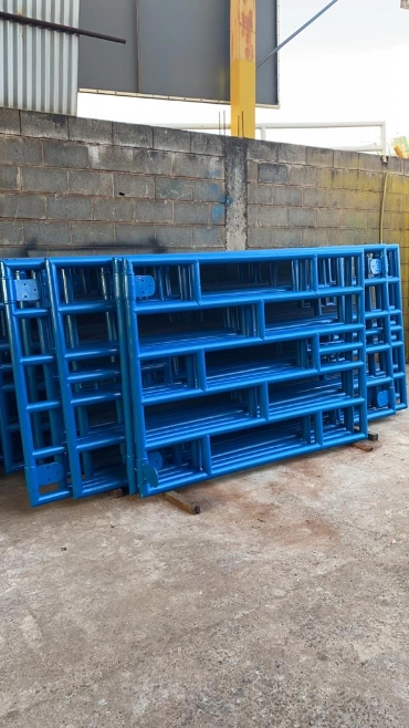 Porteiras de ferro tubular para curral e pastos Imagem Porteiras de ferro tubular para curral e pastos