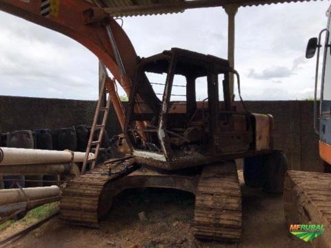 Escavadeira FH 130.3 Fiatallis - Em peças Imagem Escavadeira FH 130.3 Fiatallis - Em peças