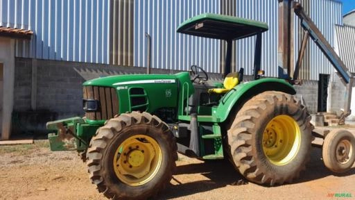Trator John Deere 6110E Imagem Trator John Deere 6110E
