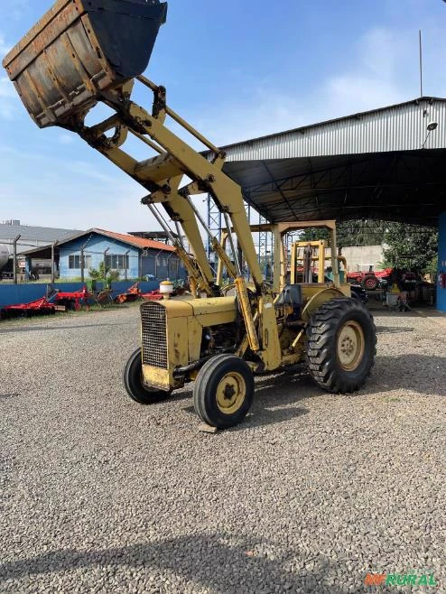 TRATOR MASSEY FERGUSON MODELO 65R ANO 81